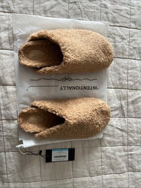 Intentionally Blank Après Slippers | NWT | Women’s Size 9 | Cozy Faux Shearling